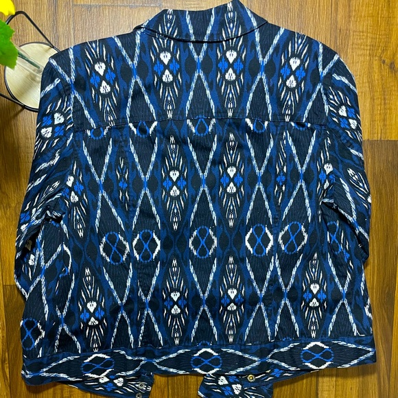 **Lightly Used Blue Geometric Pattern Denim Jacket** Petite M - Picture 4 of 4